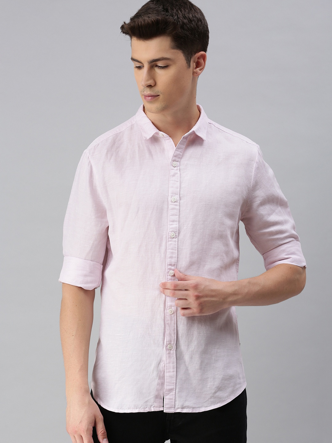 

Levis Men Pink Slim Fit Solid Casual Linen-Cotton Shirt