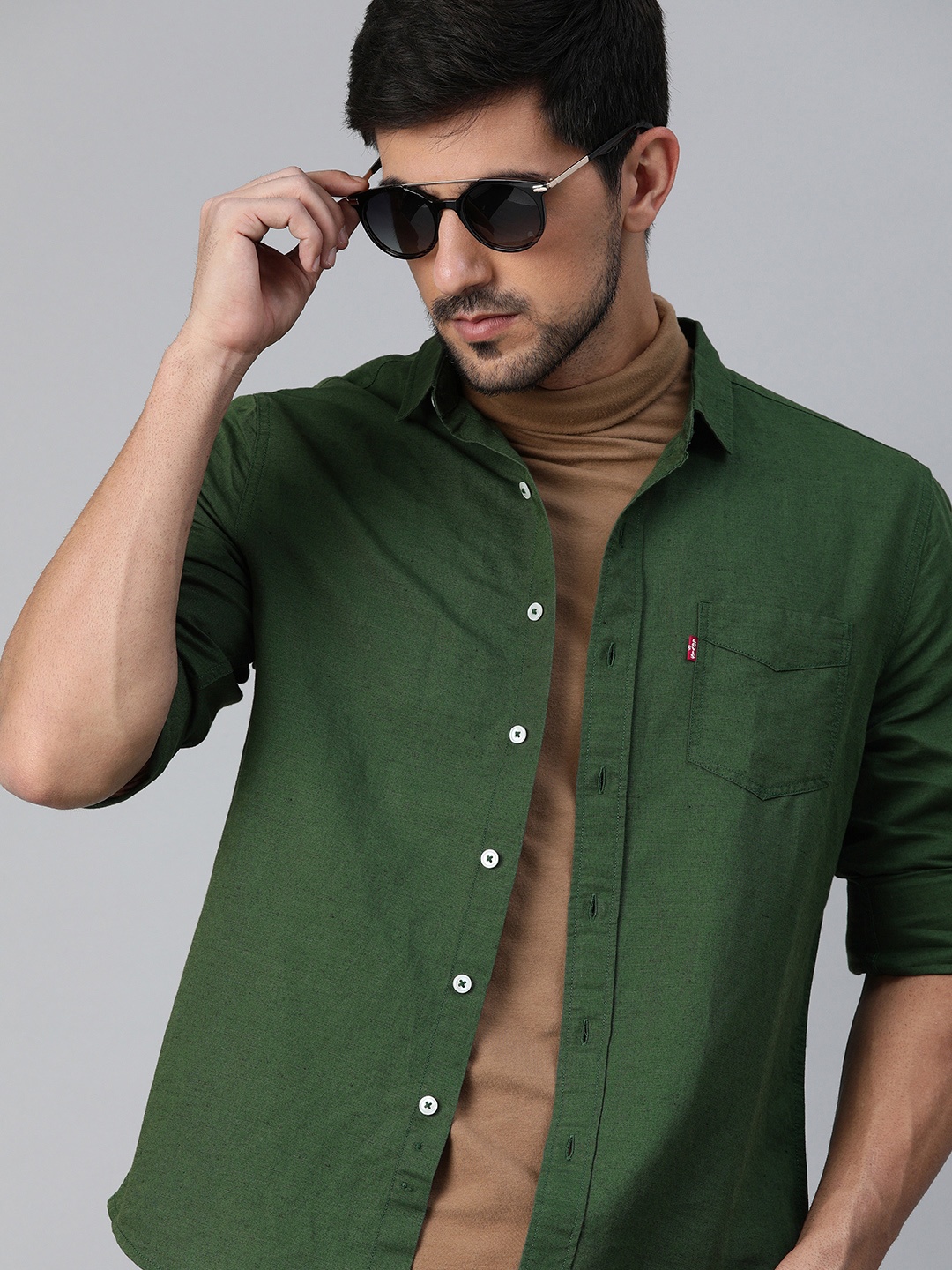 

Levis Men Green Slim Fit Solid Casual Linen-Cotton Shirt