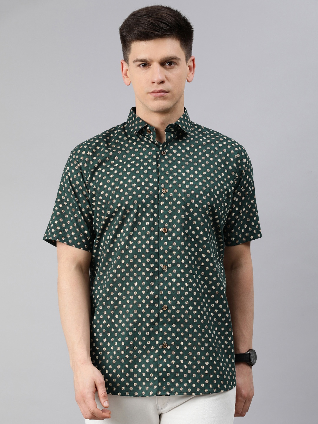 

MILLENNIAL MEN Green Floral Printed Pure Cotton Regular Fit Casual Shirt