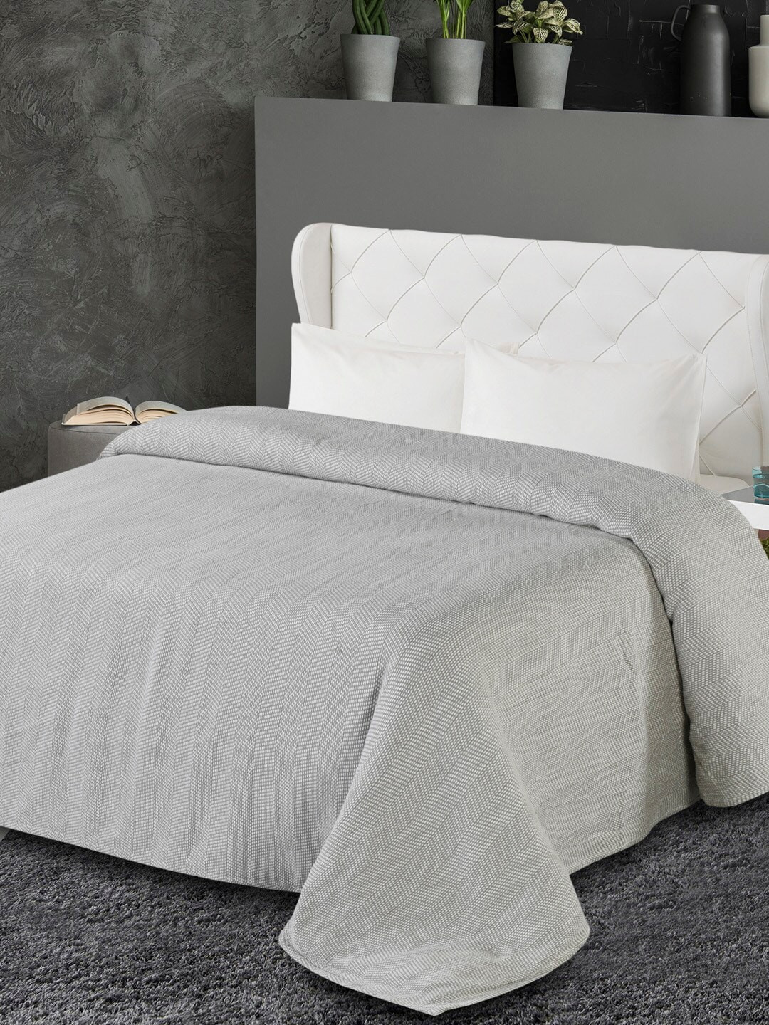 

AVI Living Grey & White Self-Design AC Room 380 GSM Single Bed Blanket