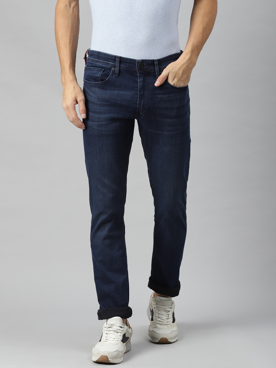 

Levis Men Navy Blue Slim Fit Light Fade Stretchable Sustainable Jeans 511
