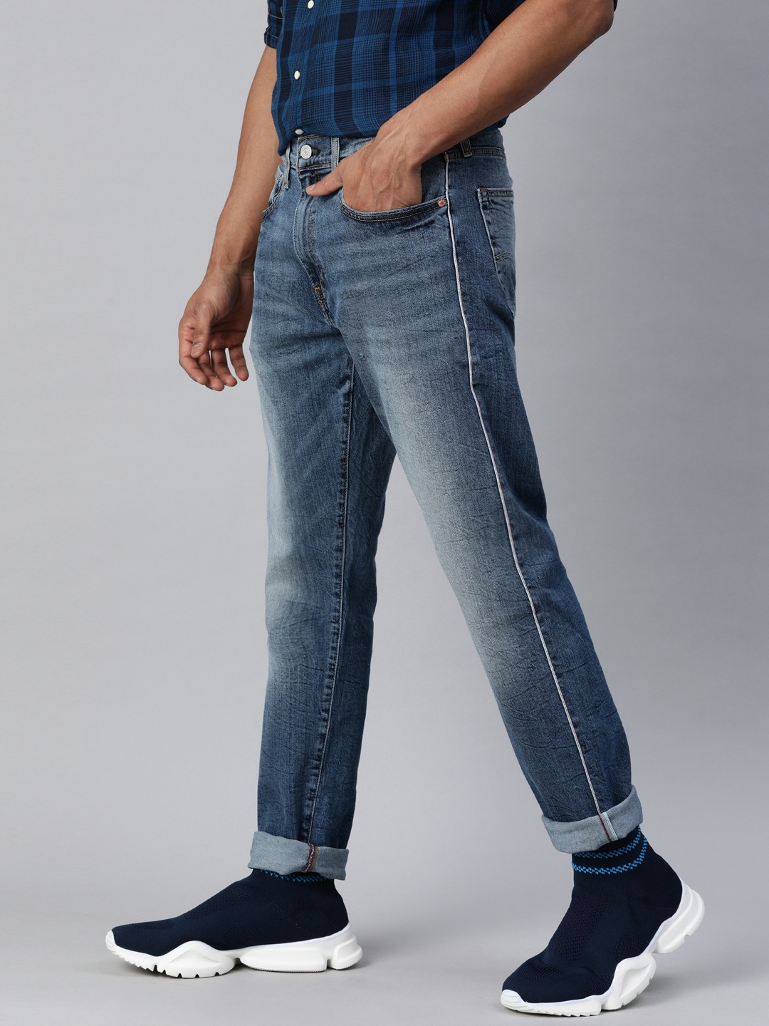 

Levis Men Blue 512 Slim Tapered Fit Mid-Rise Clean Look Stretchable Jeans