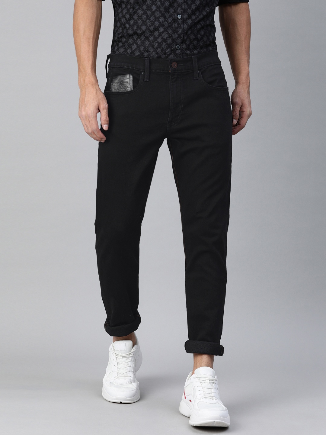 

Levis Men Black Tapered Fit Mid-Rise Clean Look Jeans