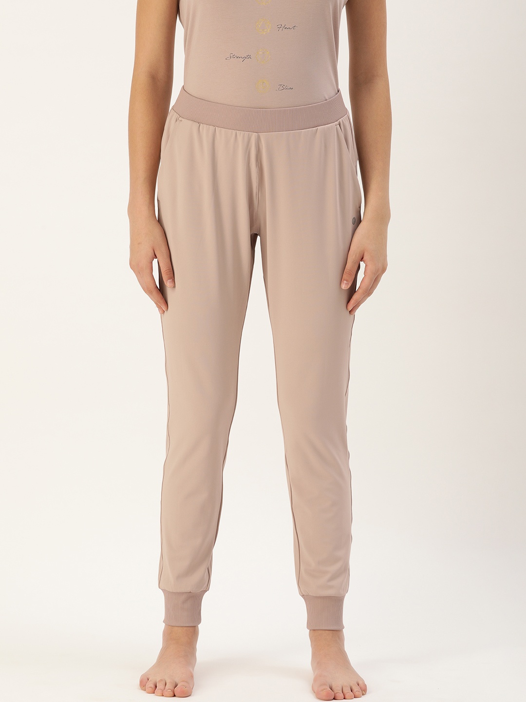 

Enamor Women Beige Solid Yoga Pants