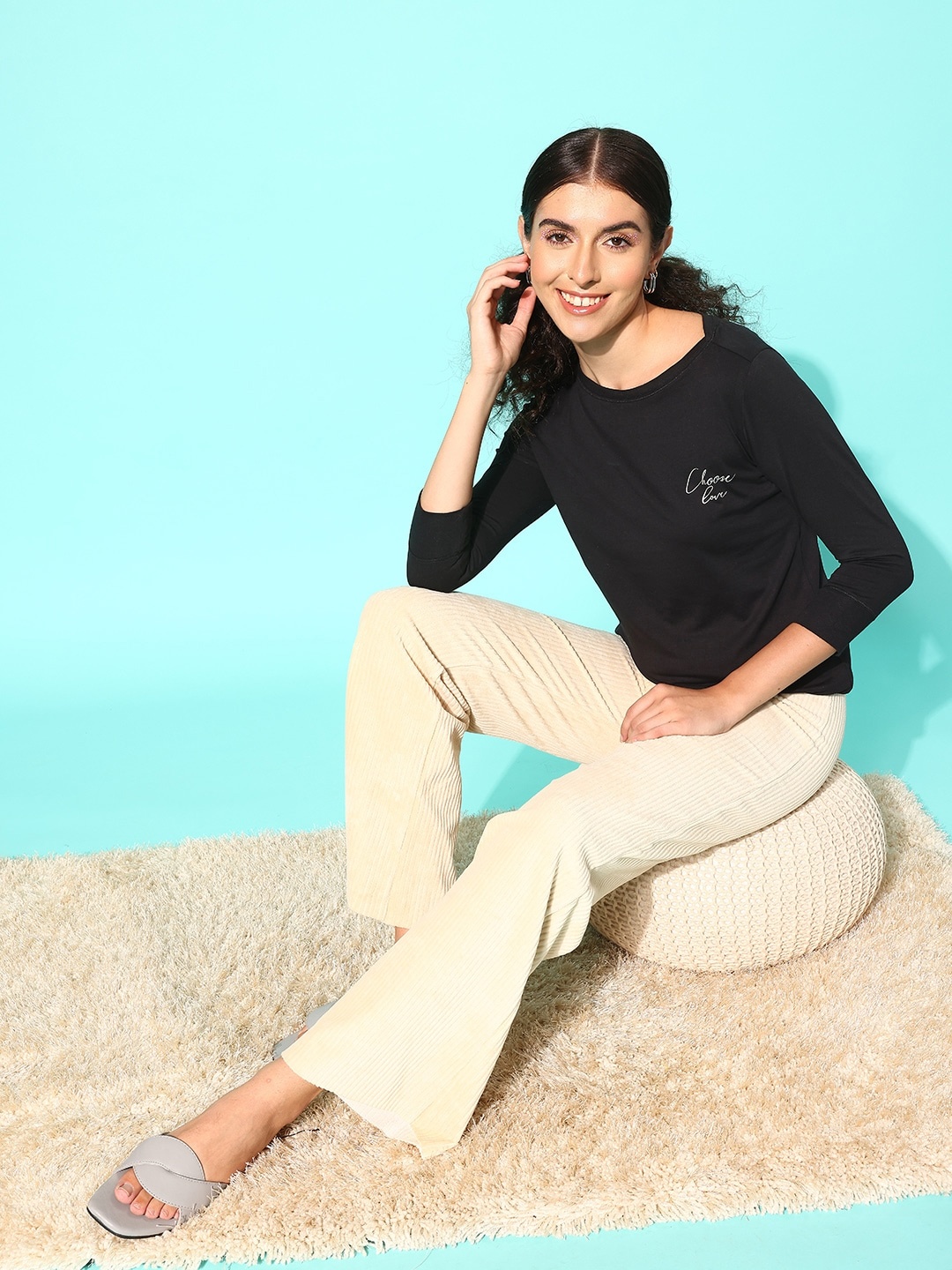 

Enamor Women Black Solid Round Neck T-shirt