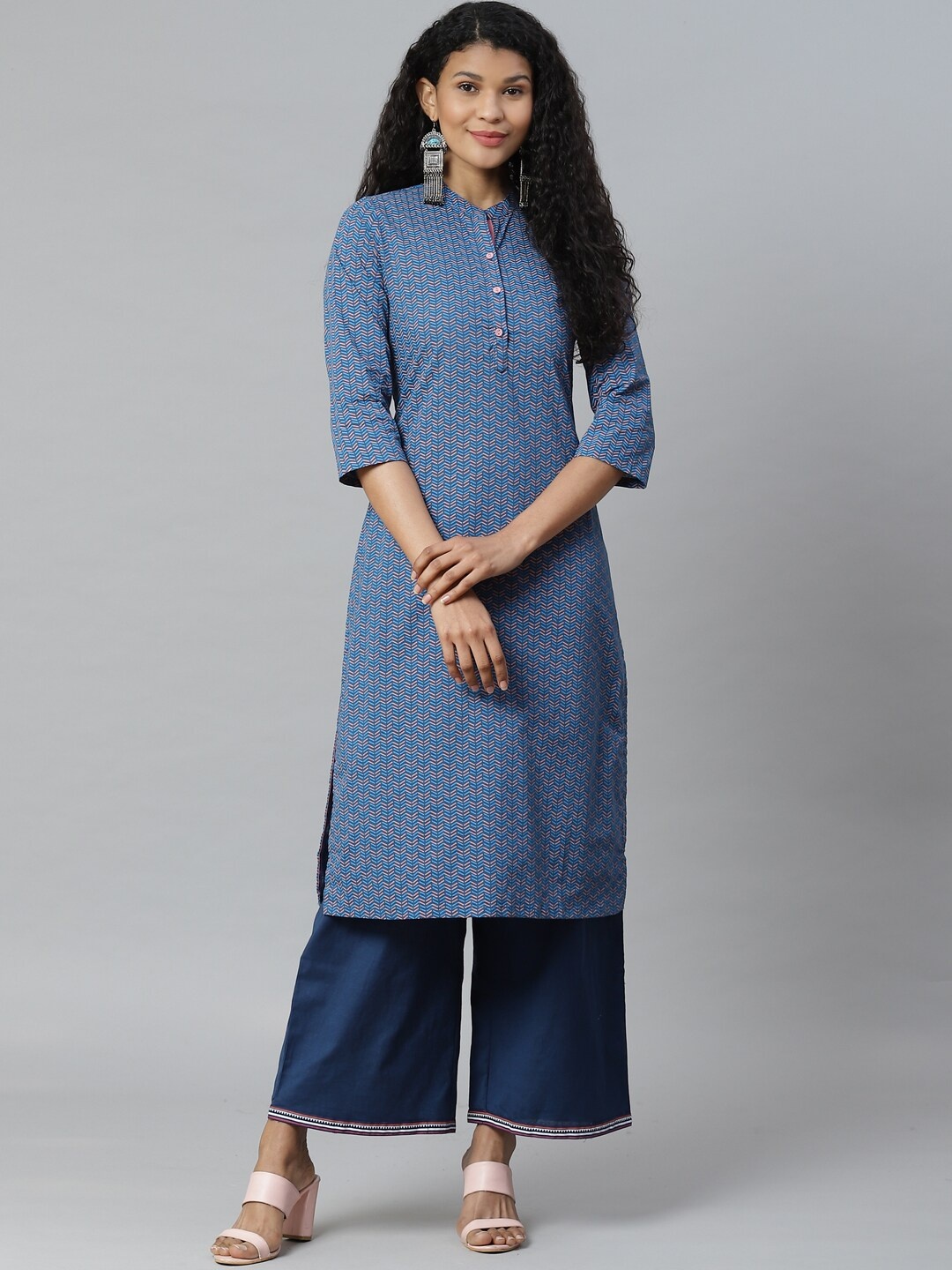 

Rangriti Women Blue & Beige Geometric Printed Kurta