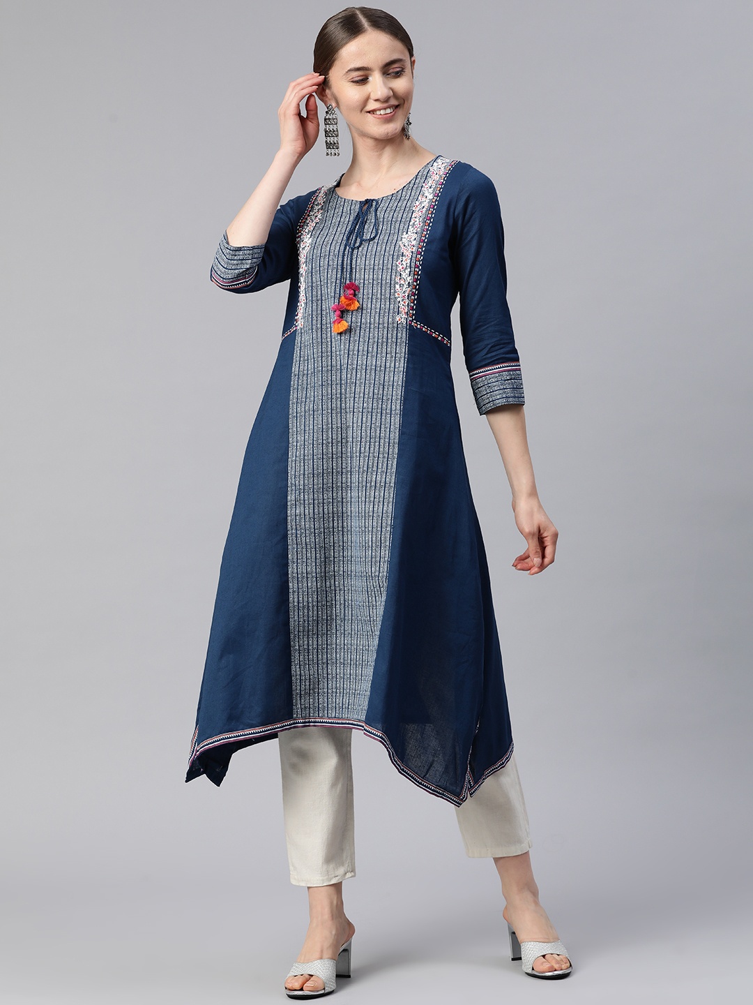 

Rangriti Women Ethnic Motifs Embroidered Kurta, Navy blue