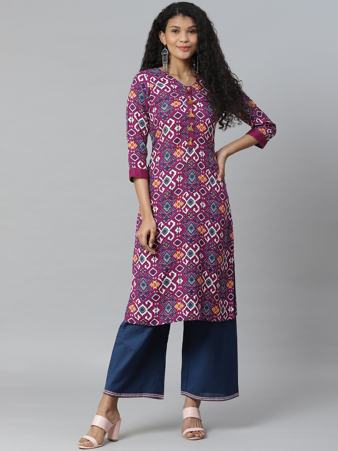 

Rangriti Women Purple & White Printed Straight Kurta