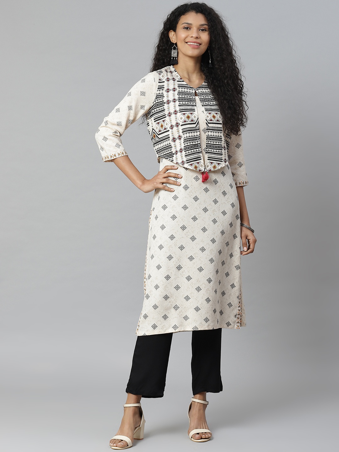 

Rangriti Women Off-White & Black Printed Straight Kurta With Ethnic Shrug