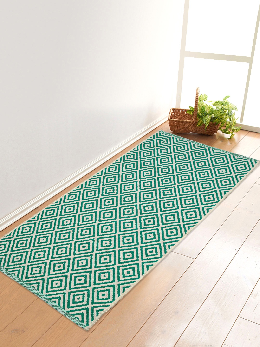 

Saral Home Green & Beige Geometric Patterned Multi-Use Dhurrie