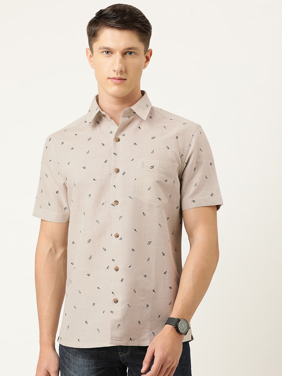 

Burnt Umber Men Off-White & Black Slim Fit Leaf Print Casual Shirt