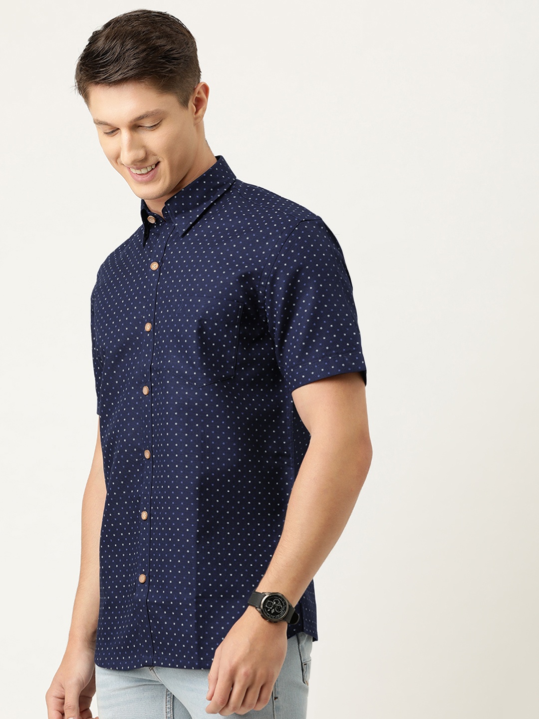 

Burnt Umber Men Navy Blue & White Regular Fit Printed Casual Shirt