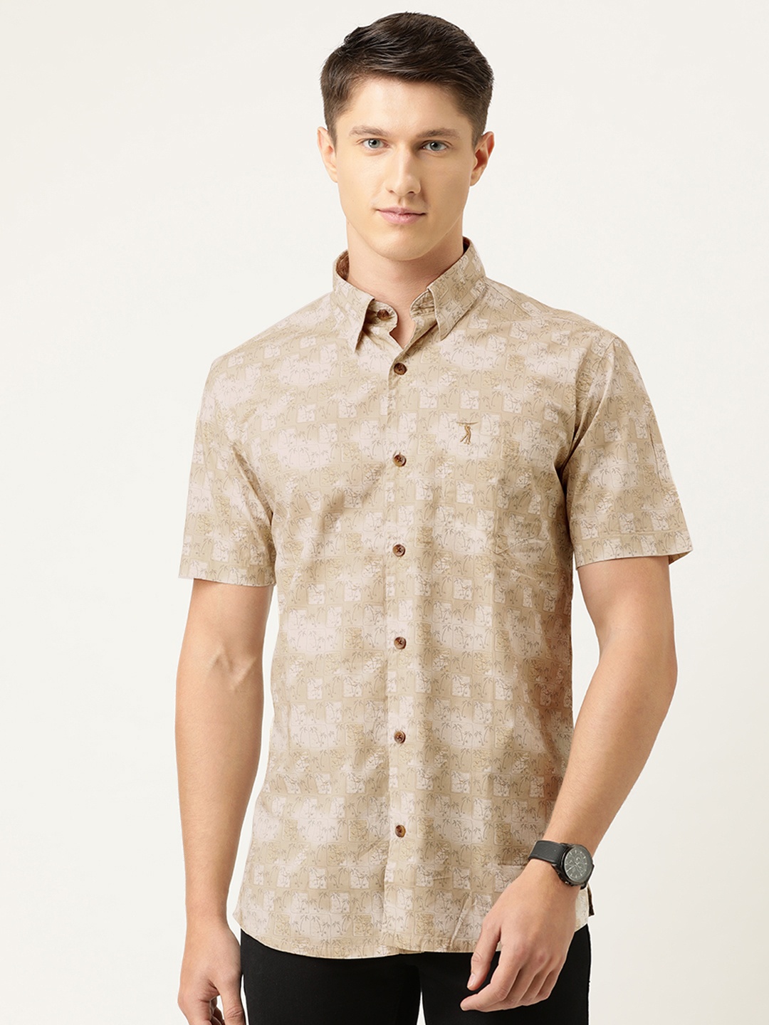 

Burnt Umber Men Beige & Off-White Pure Cotton Slim Fit Tropical Print Casual Shirt