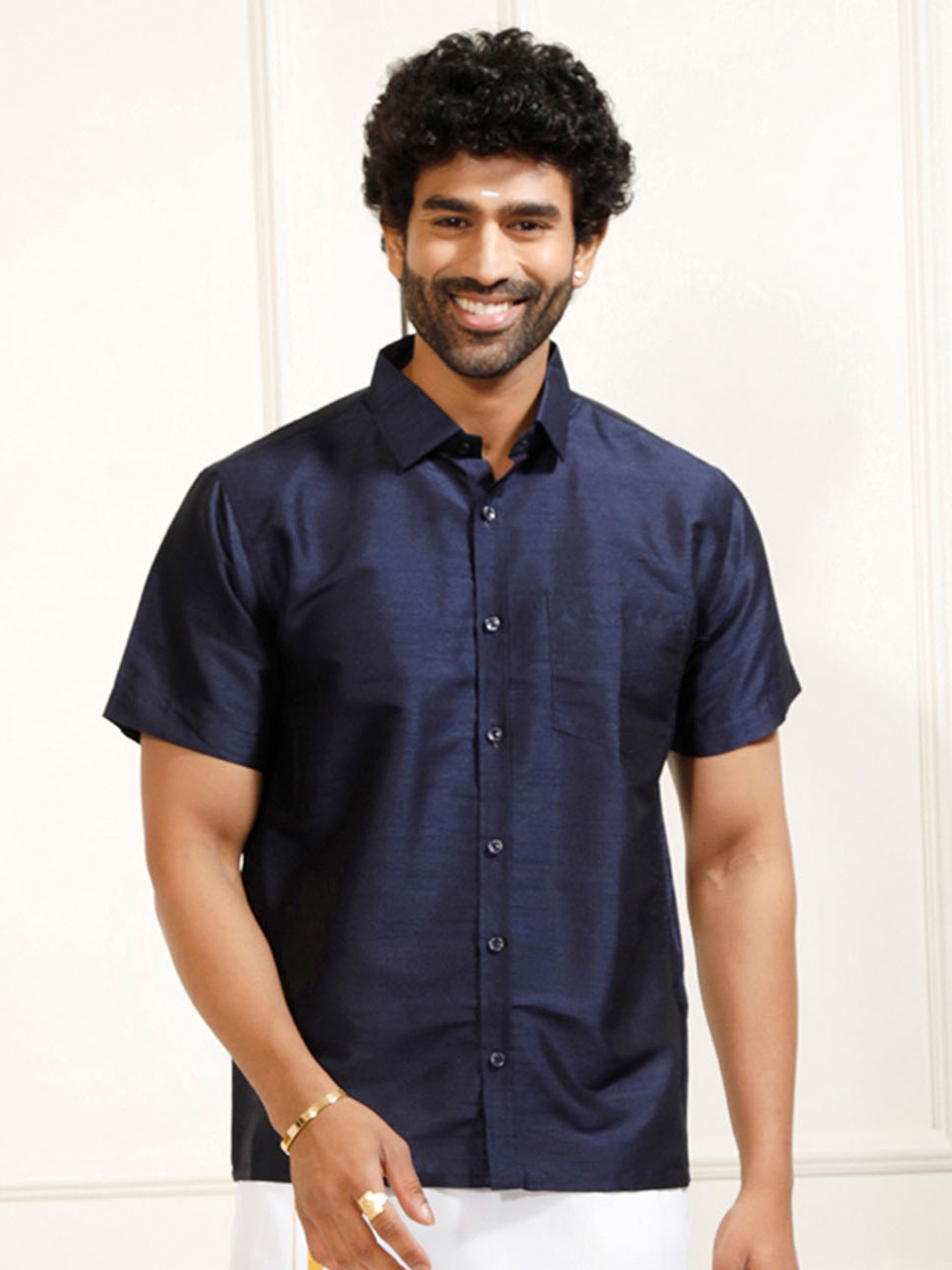 

VASTRAMAY Men Navy Blue Regular Fit Solid Casual Shirt