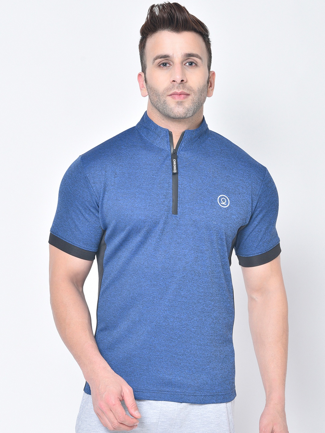 

CHKOKKO Men Blue Solid Mandarin Collar Gym T -Shirt