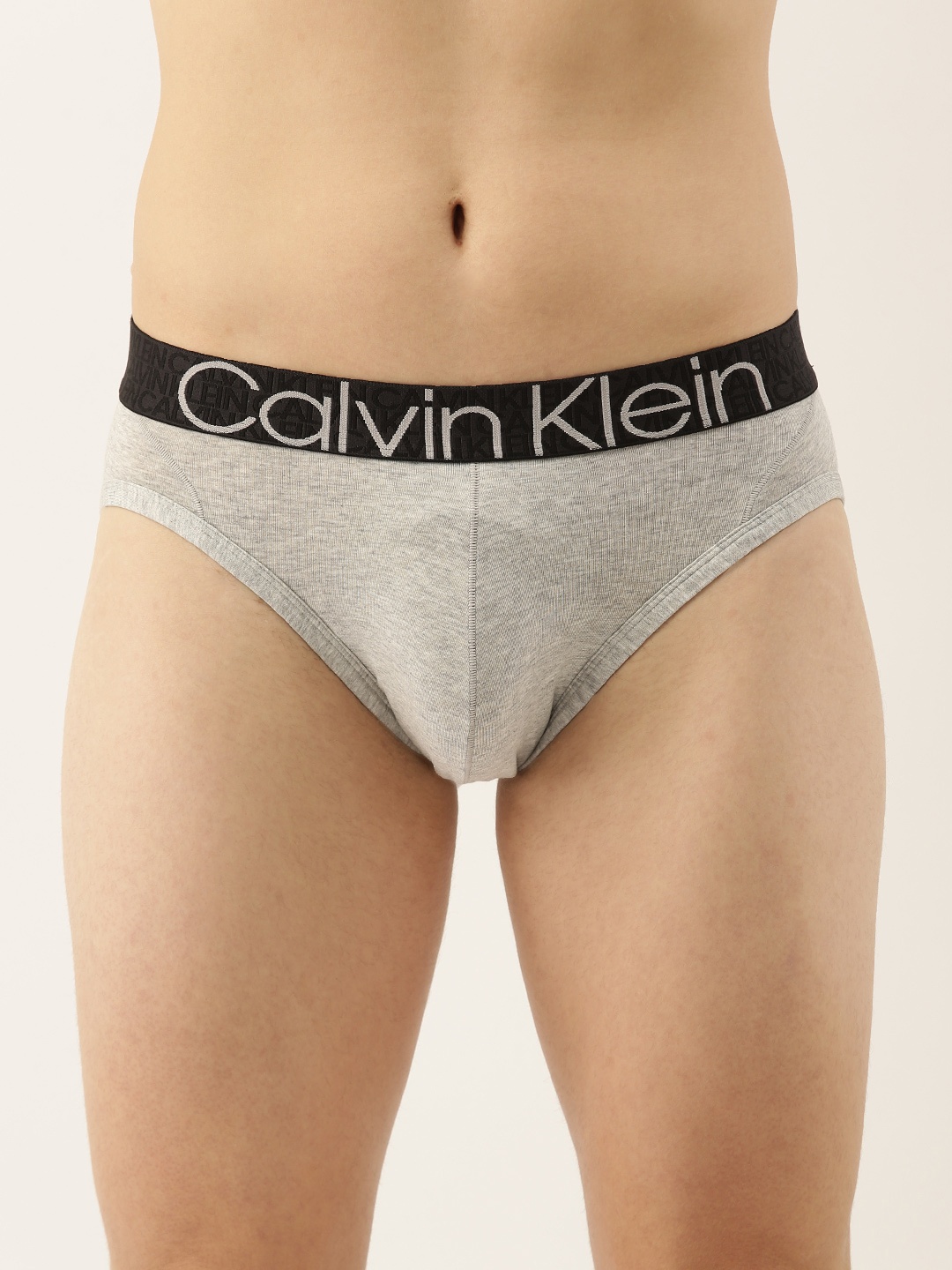 

Calvin Klein Underwear Men Grey Solid Briefs NB2681PGK