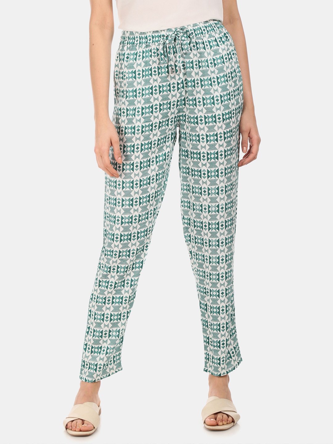 

Cherokee Women Teal & White Regular Fit Printed Regular Trousers