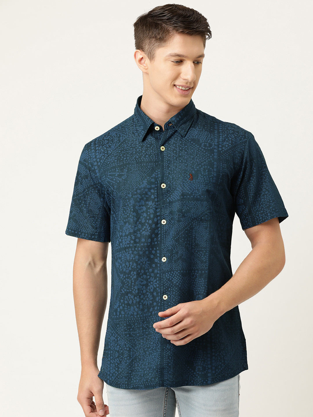 

Burnt Umber Men Navy Pure Cotton Slim Fit Geometric Print Chambray Shirt, Navy blue