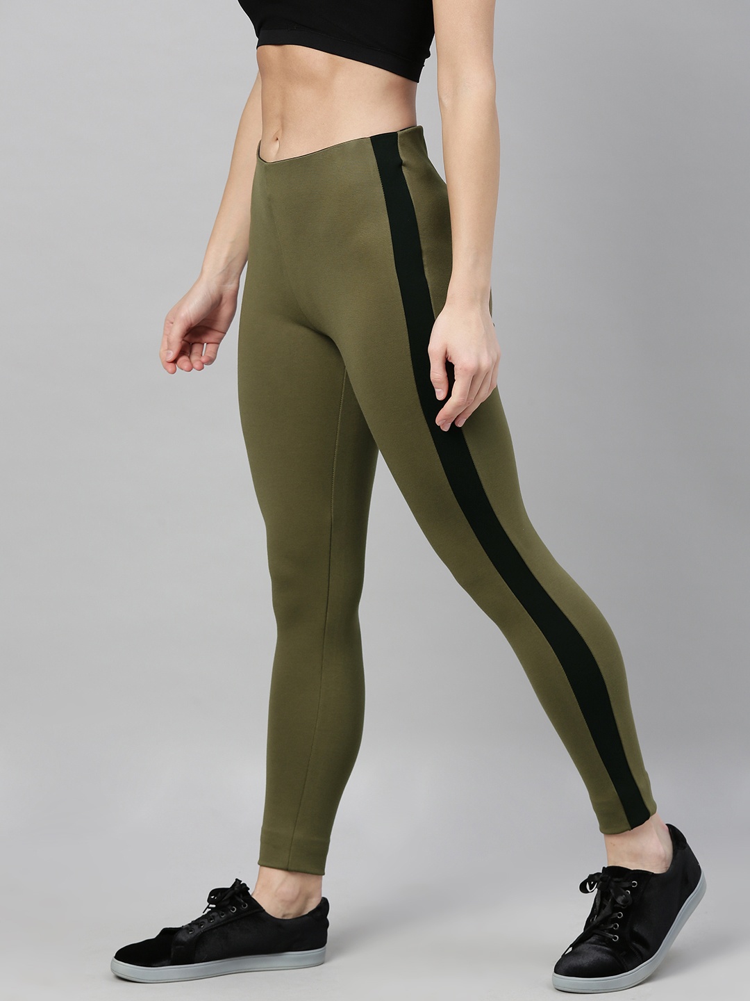 

Vero Moda Women Olive Green Solid Leggings With Side Stripes