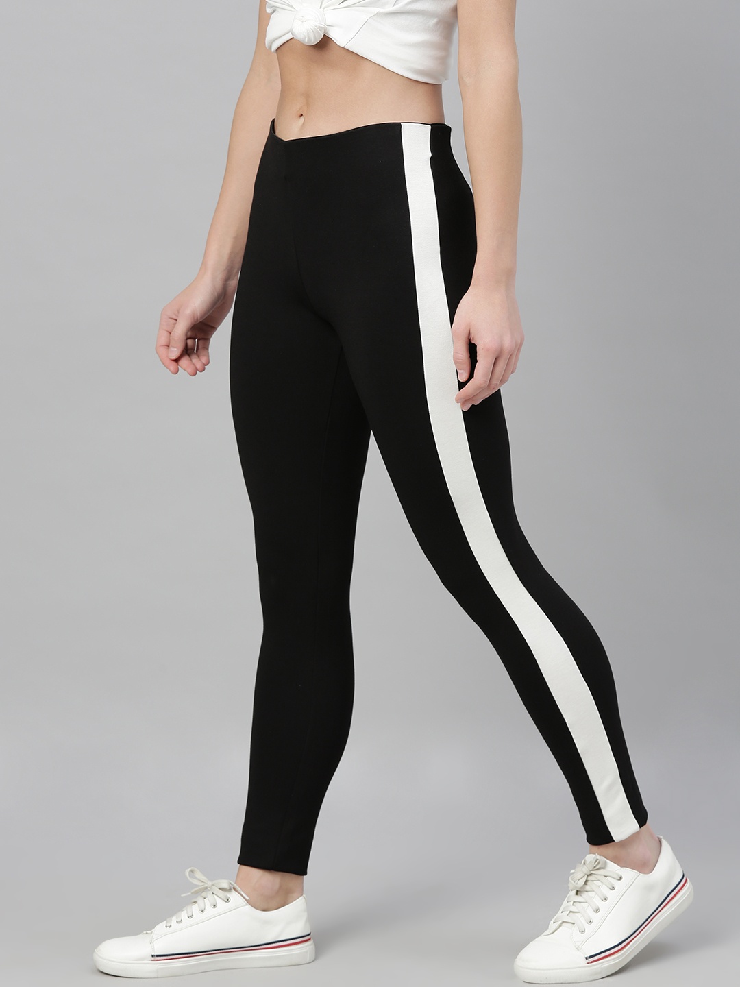 

Vero Moda Women Black Solid Ankle Length Jeggings With Side Stripe