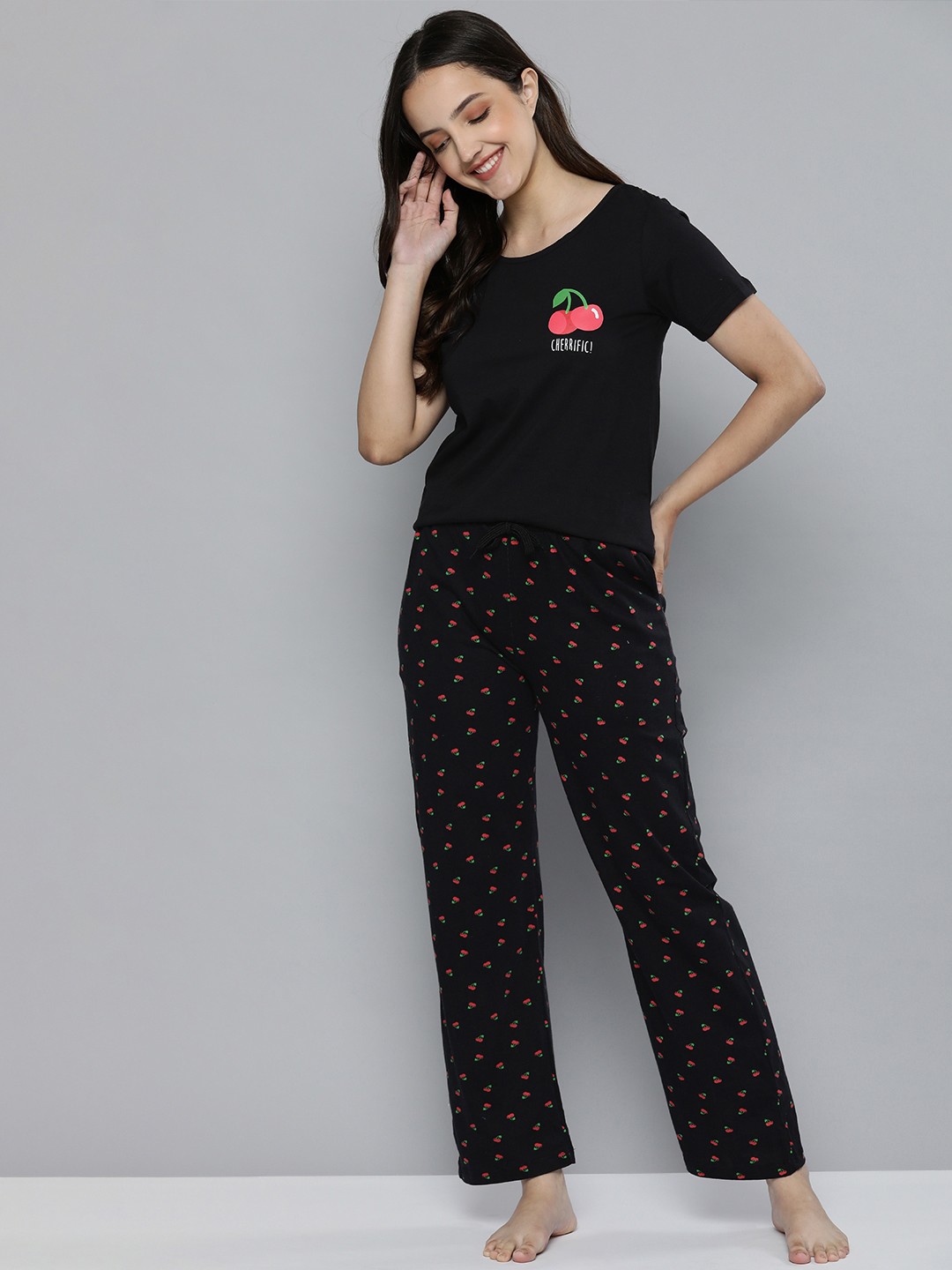 

Mast & Harbour Women Black & Red Printed Night suit