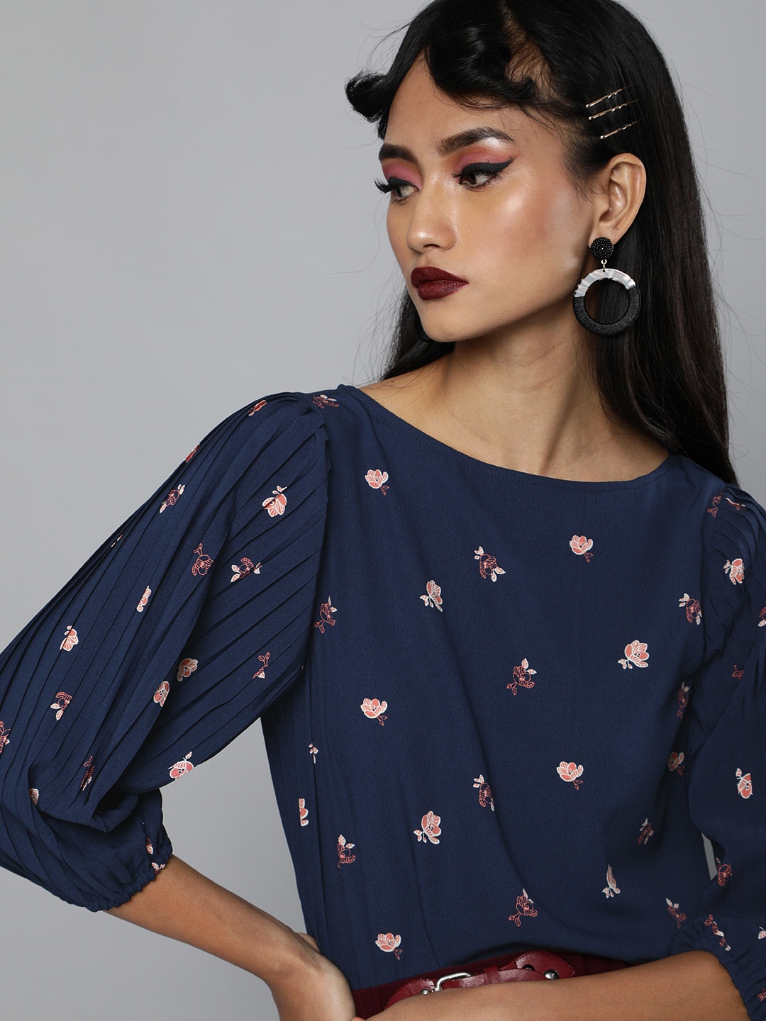 

Mast & Harbour Navy Blue & Pink Floral Printed Accordion Pleated Regular Top