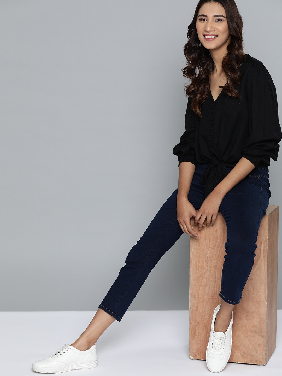 

Mast & Harbour Black Solid Puff Sleeves Smocked Top