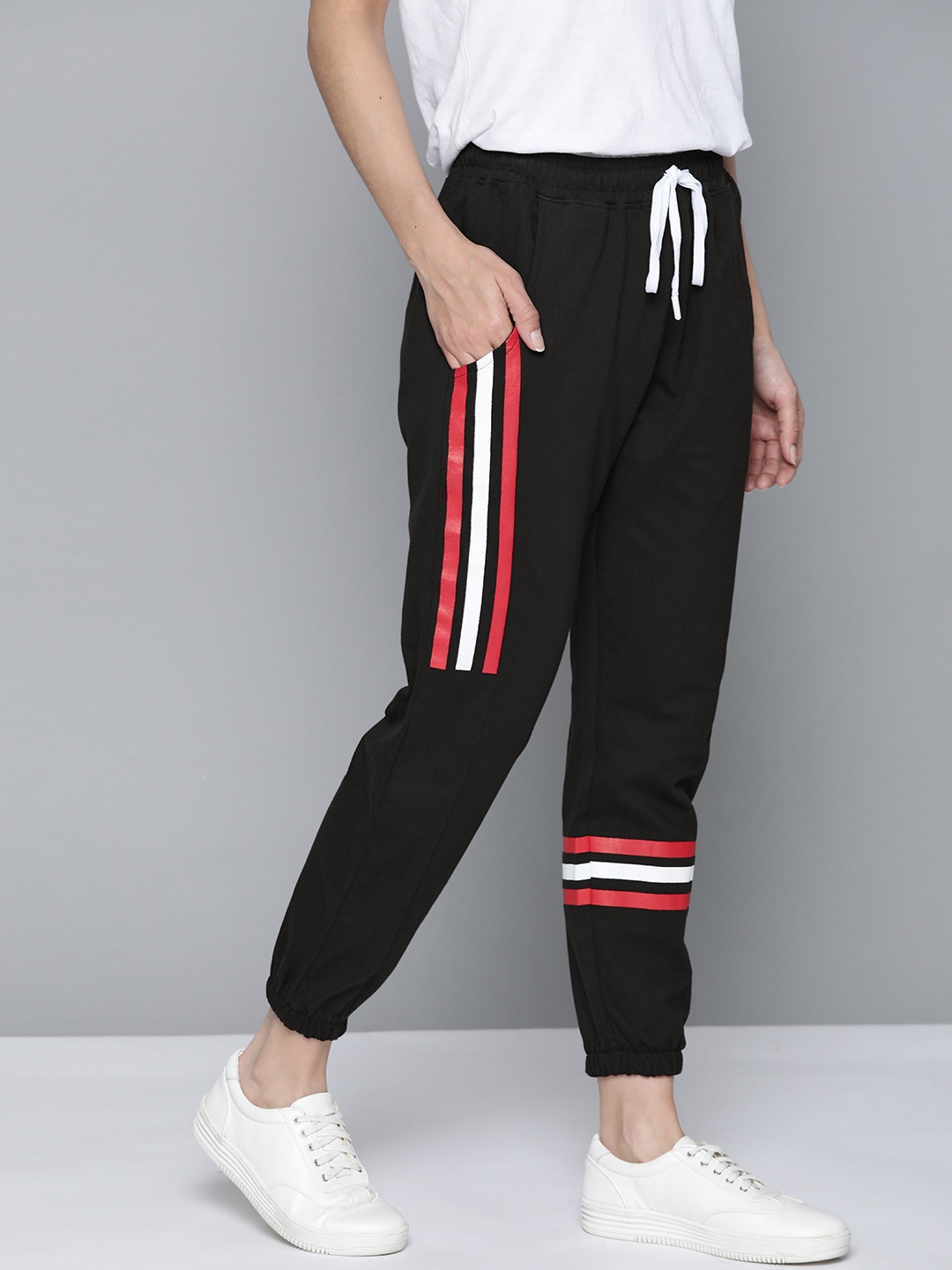 

Mast & Harbour Women Black Slim Fit Solid Pure Cotton Cropped Joggers