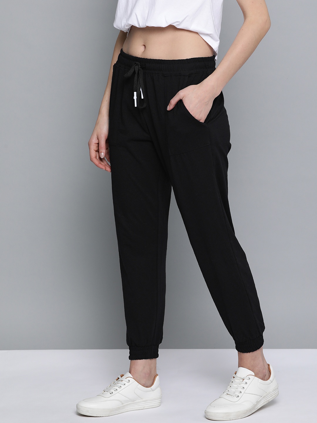 

Mast & Harbour Women Black Solid Pure Cotton Joggers