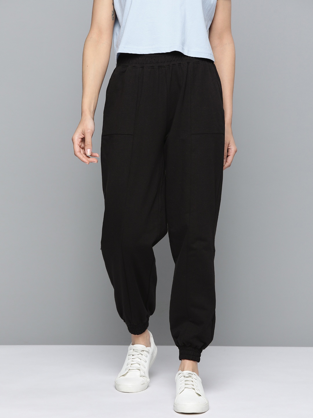 

Mast & Harbour Women Black Solid Pure Cotton Cropped Joggers