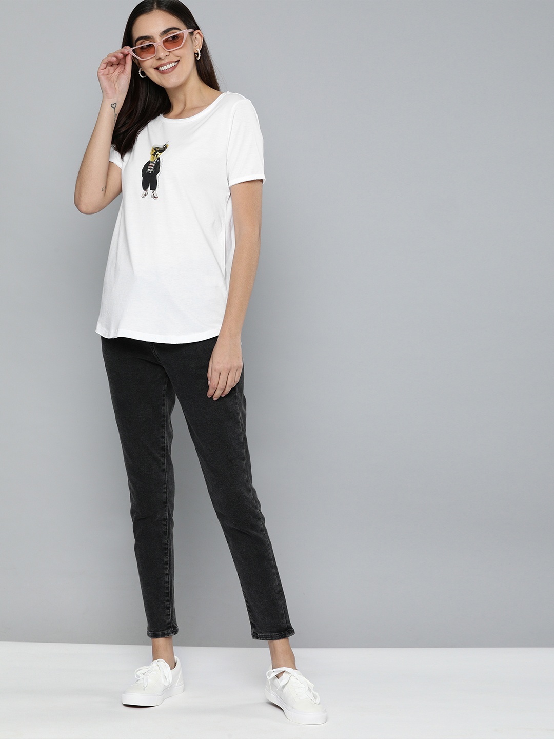 

Mast & Harbour Women White Graphic Printed Round Neck T-shirt