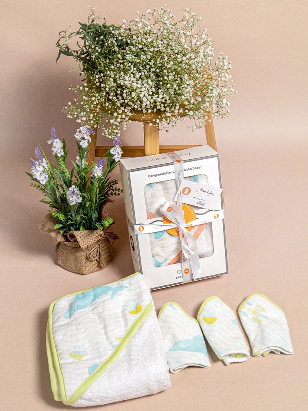 

Ooka Baby Newborn Bathtime Gift Set (Whale Print White & Lime Green)