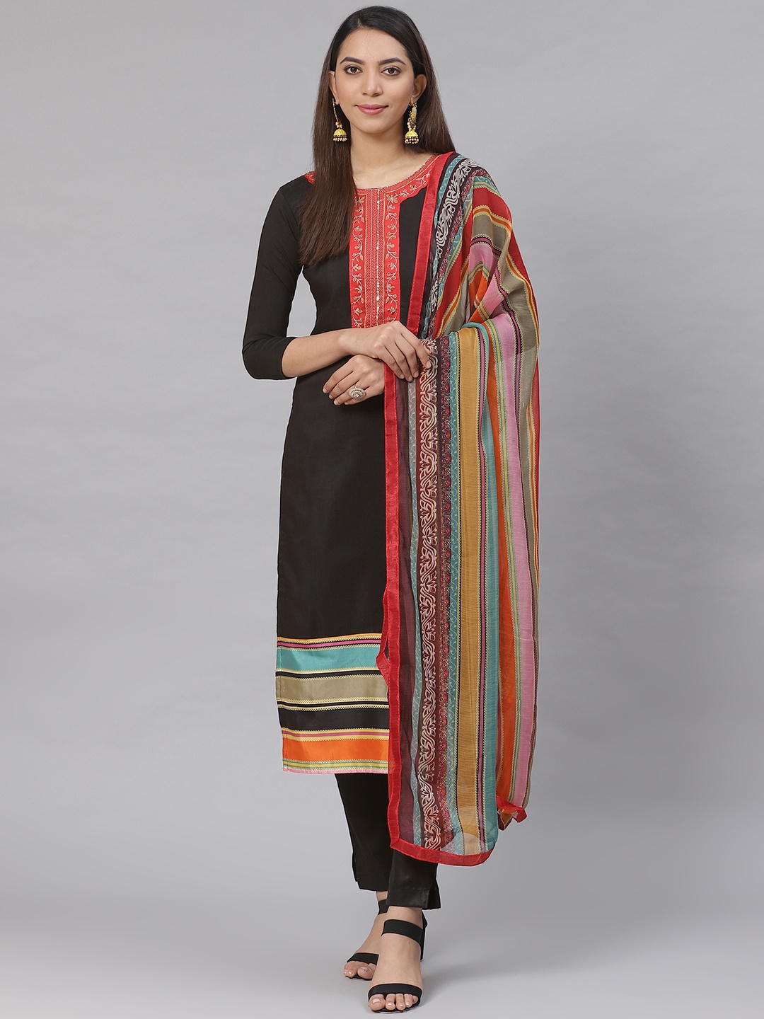 

Saree mall Black Soild Semi-Stitched Dress Material