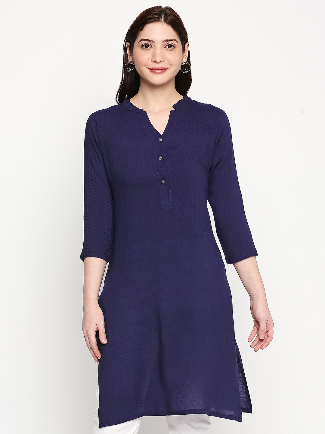 

inocenCia Women Blue Embroidered Straight Kurta