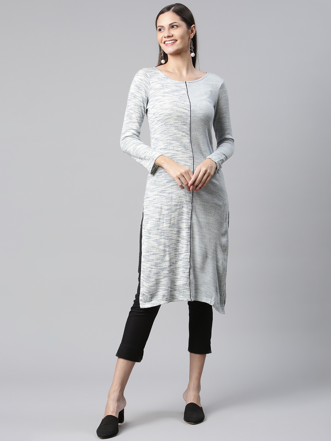 

AURELIA Women Grey Melange & White Colourblocked Woollen Kurta