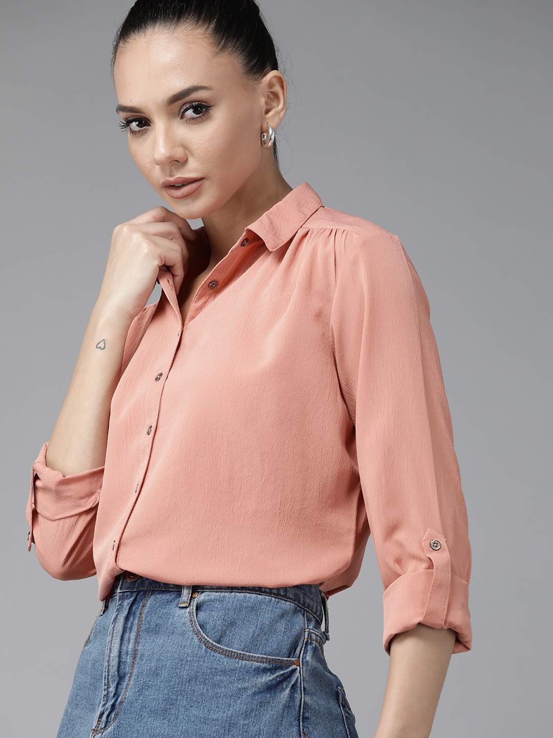 

The Roadster Lifestyle Co Women Peach-Coloured Solid Casual Shirt