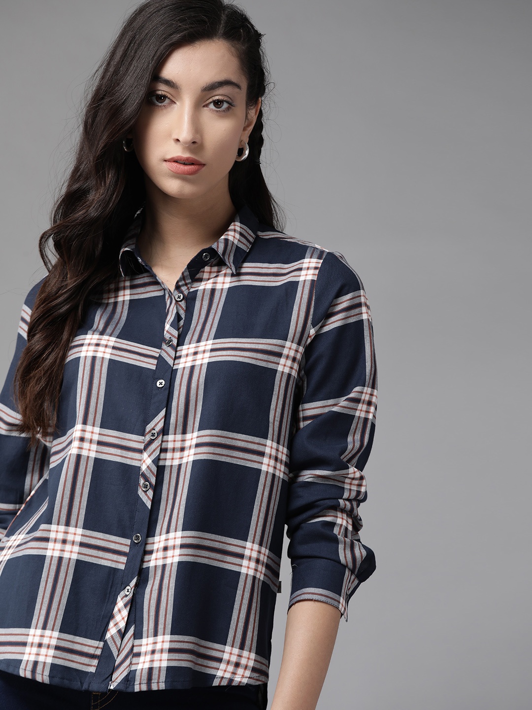 

The Roadster Lifestyle Co Women Navy Blue White Regular Fit Checked Casual Shirt