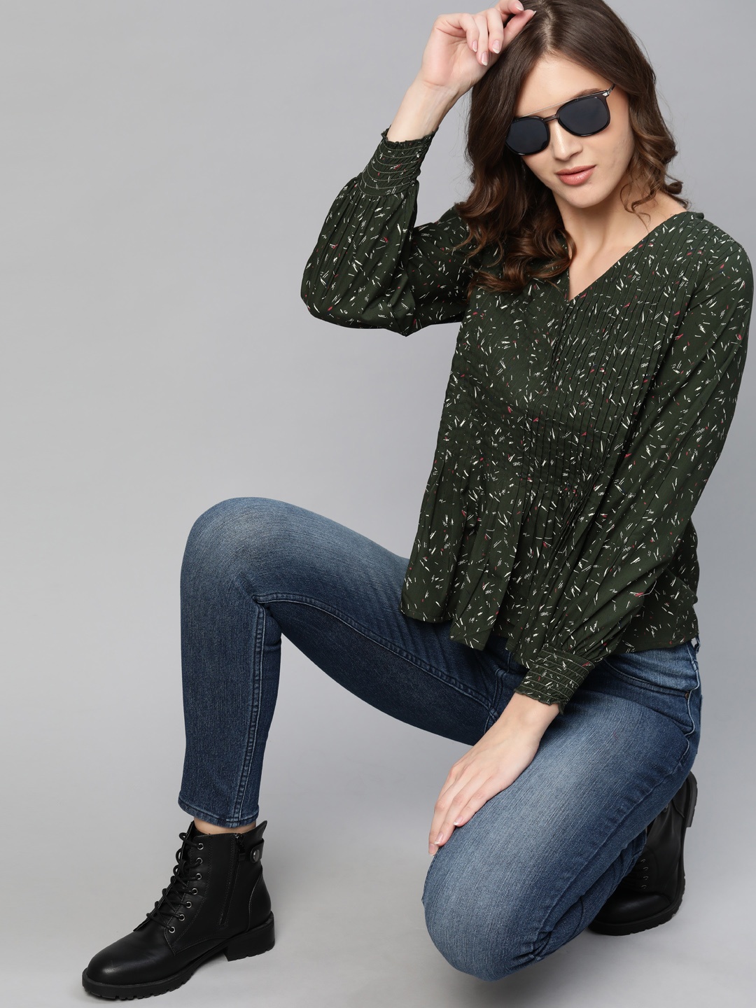 

The Roadster Lifestyle Co Olive Green & White Geometric Pure Cotton Pintucks Puff Sleeve A-Line Top