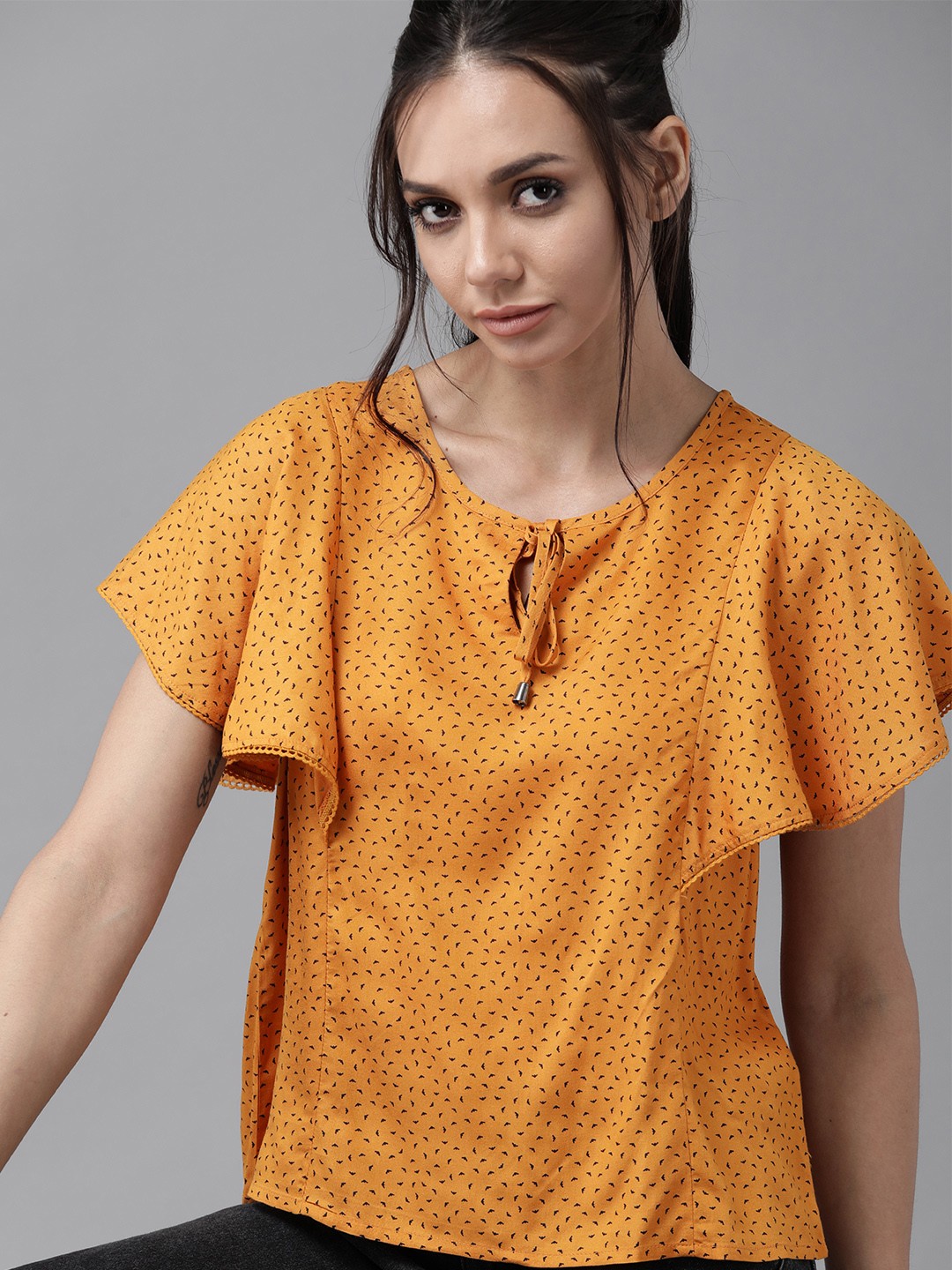 

The Roadster Lifestyle Co Mustard Yellow & Black Printed Tie-Up Neck Sustainable Ecovero Flared Sleeve Top