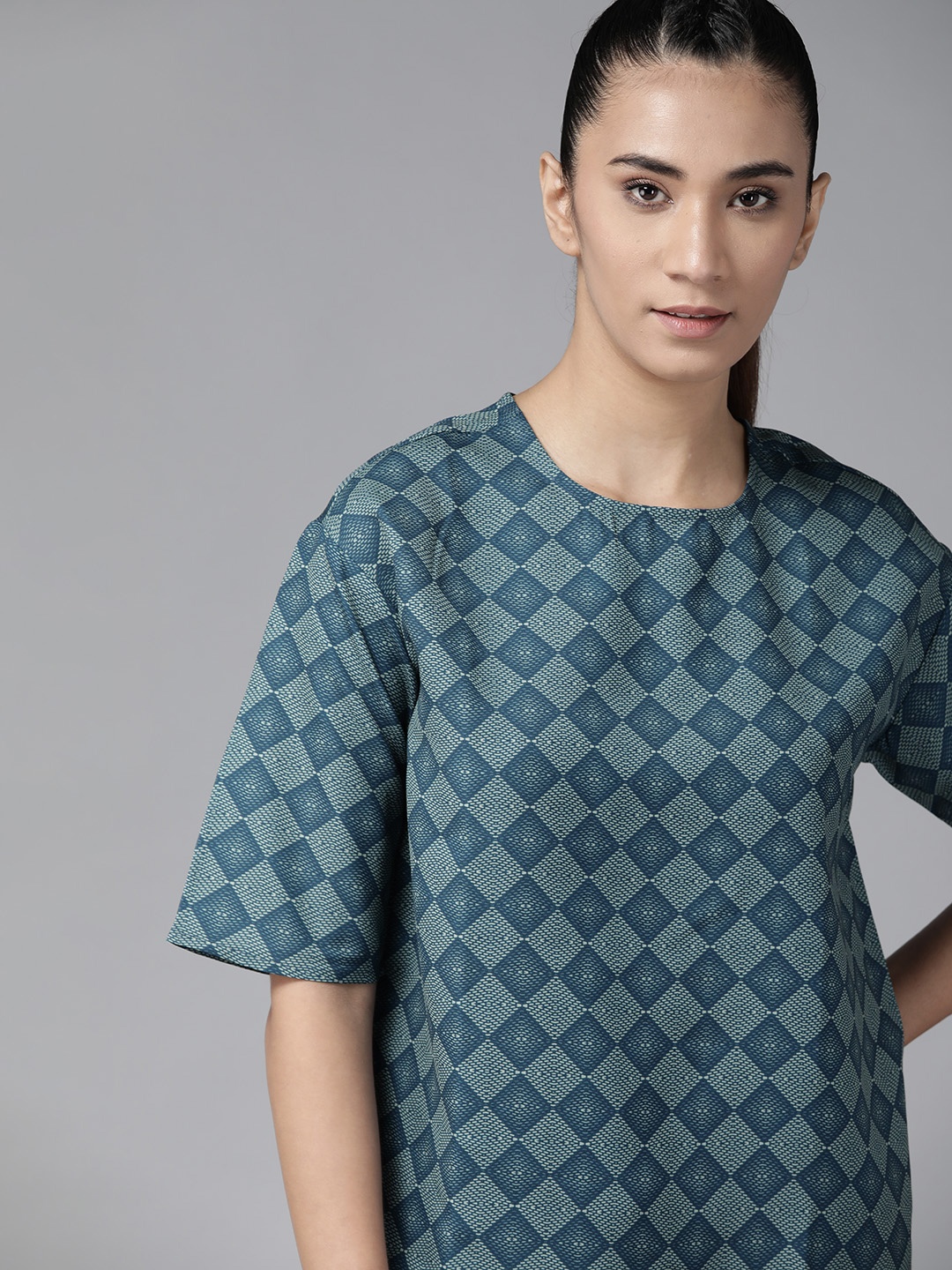 

The Roadster Lifestyle Co Teal Green Sustainable Recycled Polyester Geometric Flared Sleeve Top