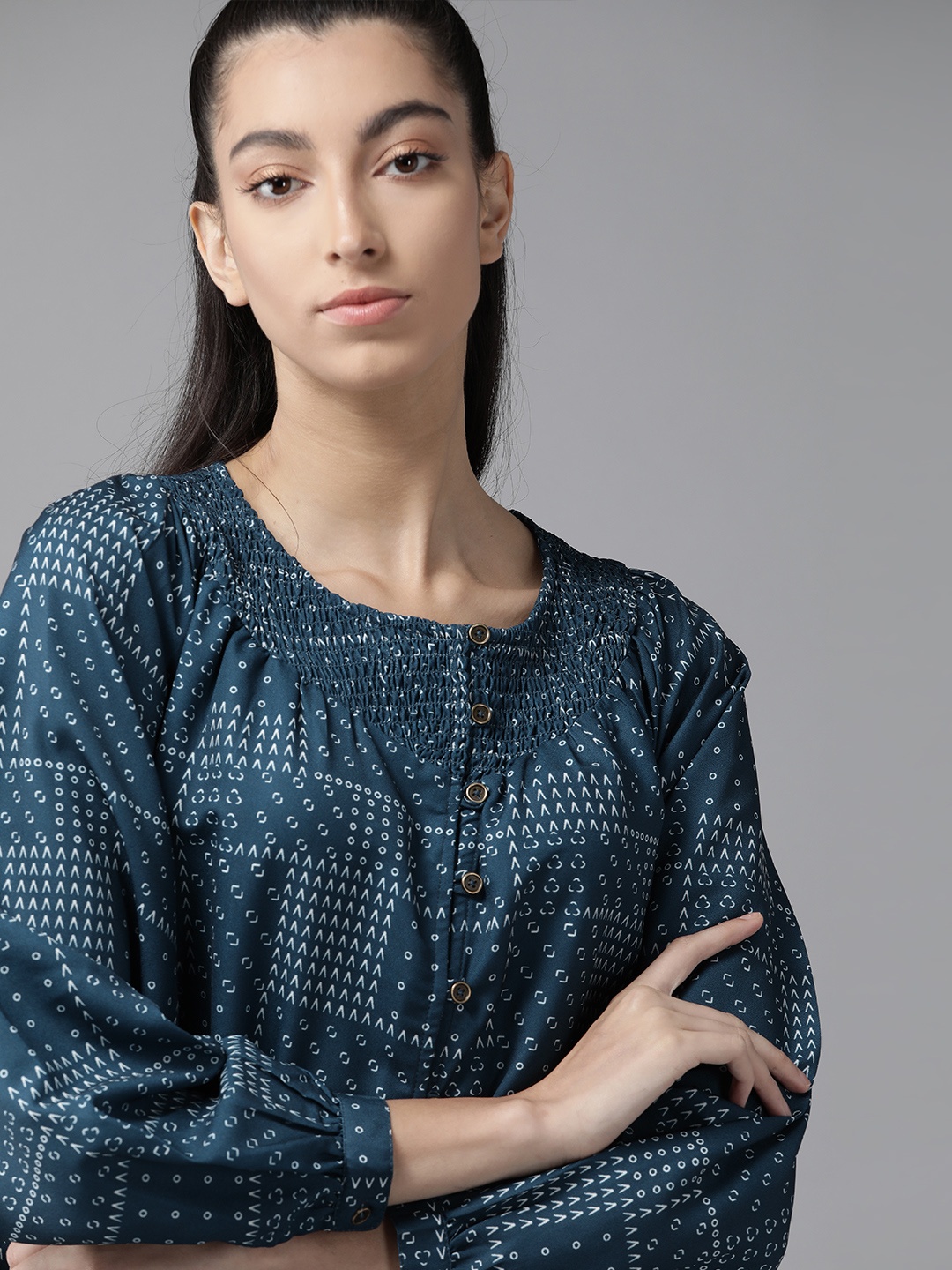 

The Roadster Lifestyle Co Navy Blue & White Geometric Printed Puff Sleeves Sustainable Recycled Poly Regular Top