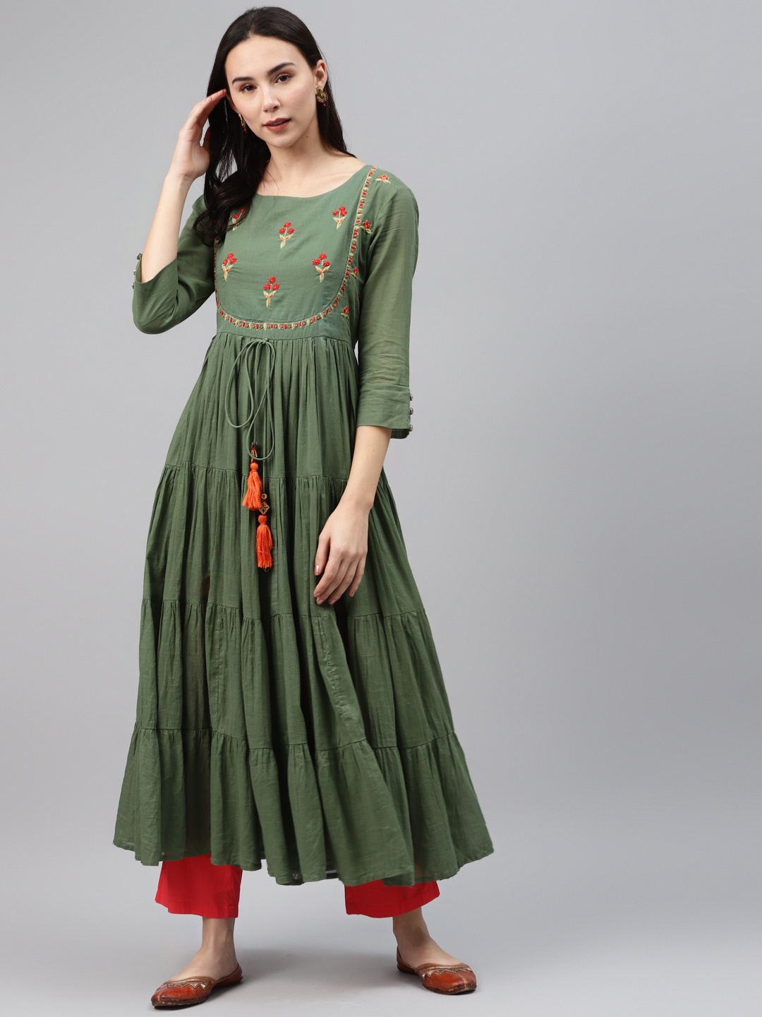 

Nehamta Women Green Floral Yoke Design Pure Cotton Tiered Anarkali Kurta