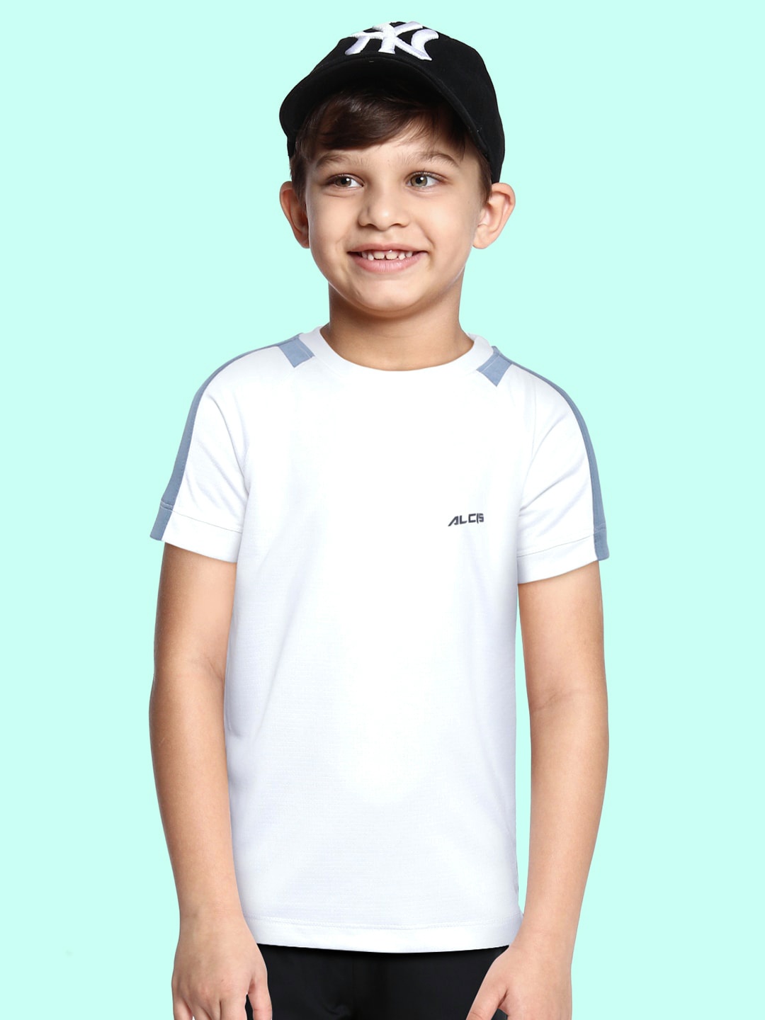 

Alcis Boys White & Grey Solid Round Neck Sports T-shirt