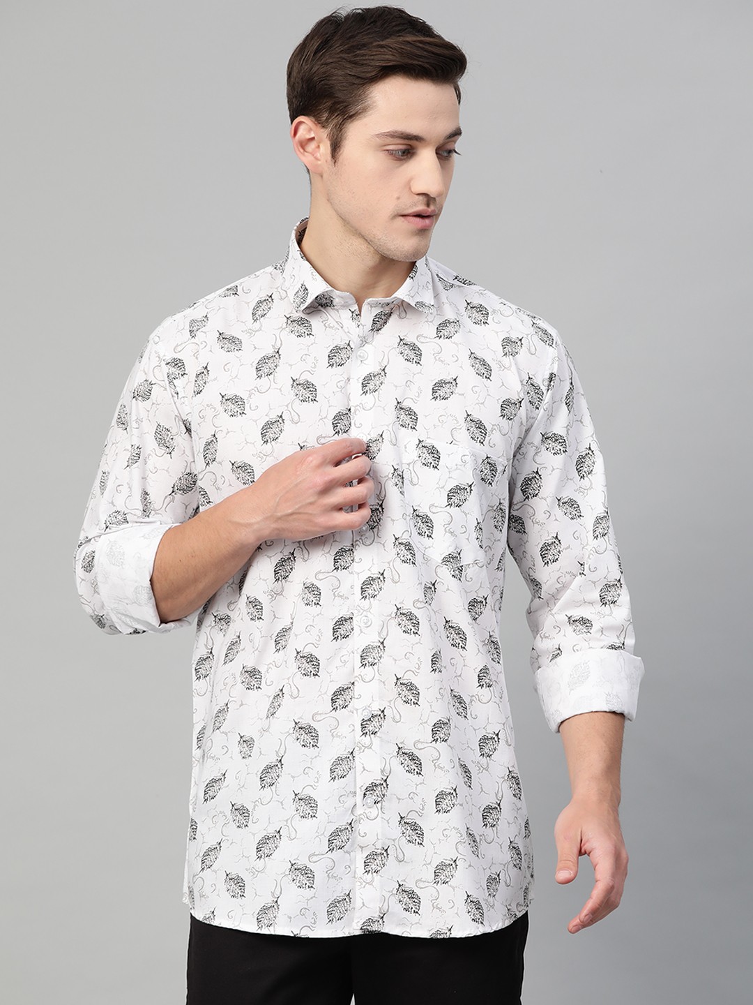 

Shaftesbury London Men White & Black Slim Fit Printed Semiformal Shirt