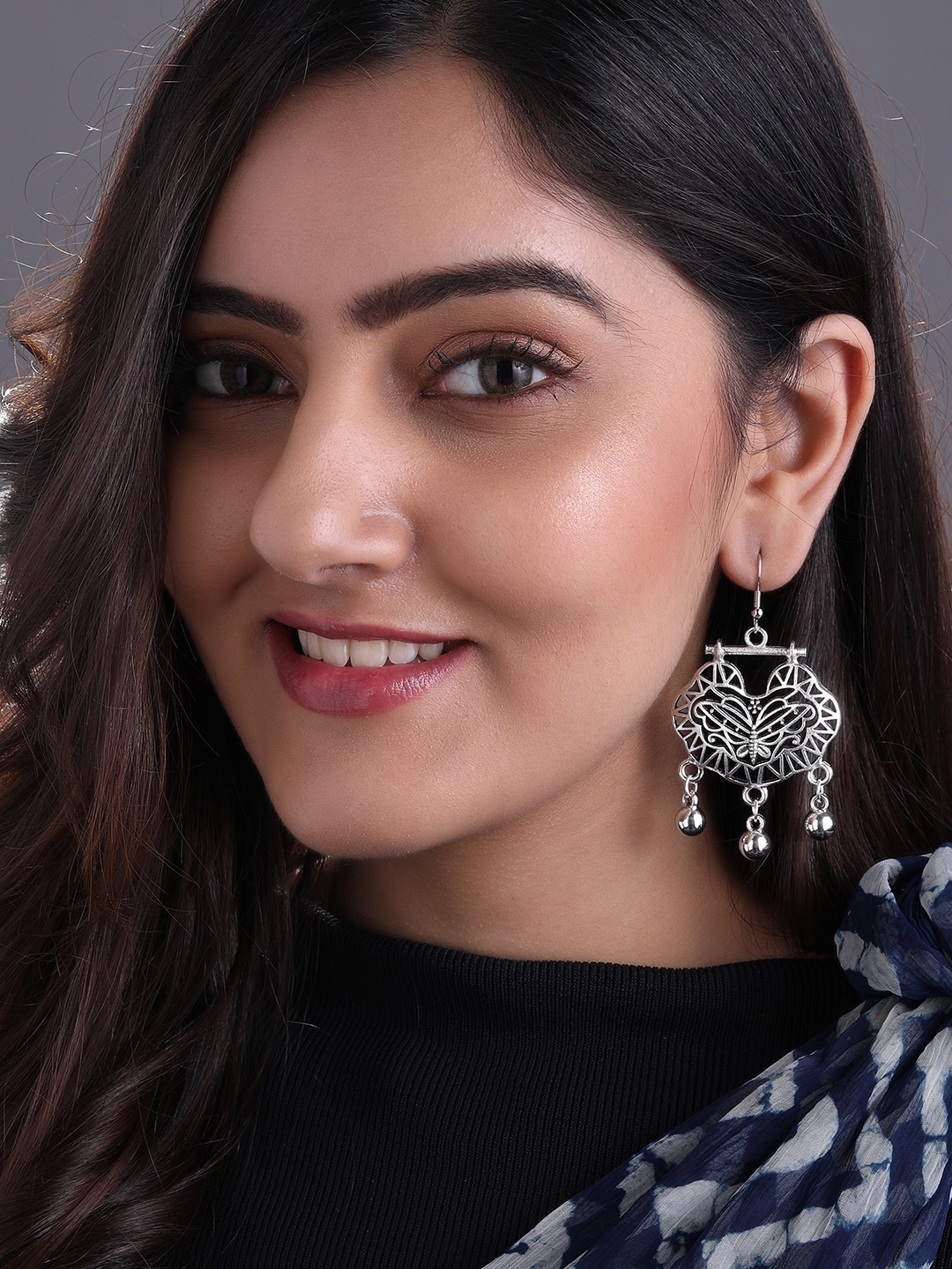 

Rubans Silver-Toned Contemporary Drop Earrings