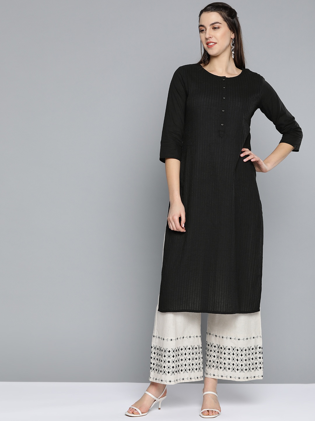 

HERE&NOW Women Self-Striped Straight Kurta, Black