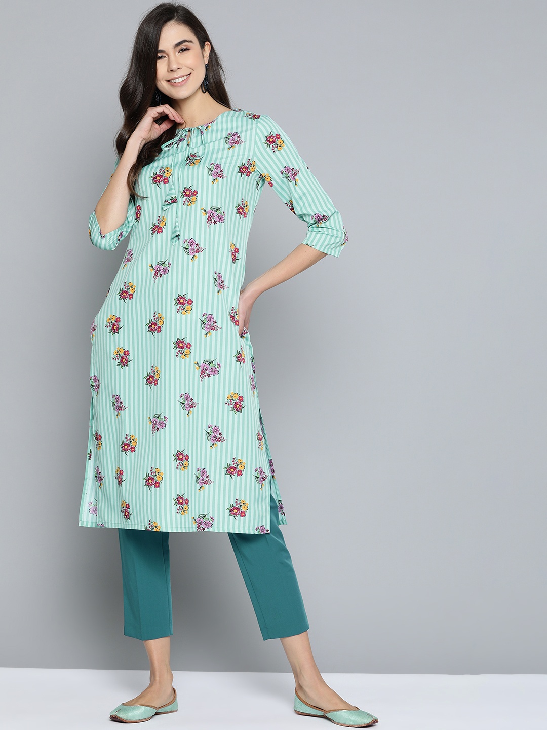

HERE&NOW Women Green & Pink Floral Print Straight Kurta