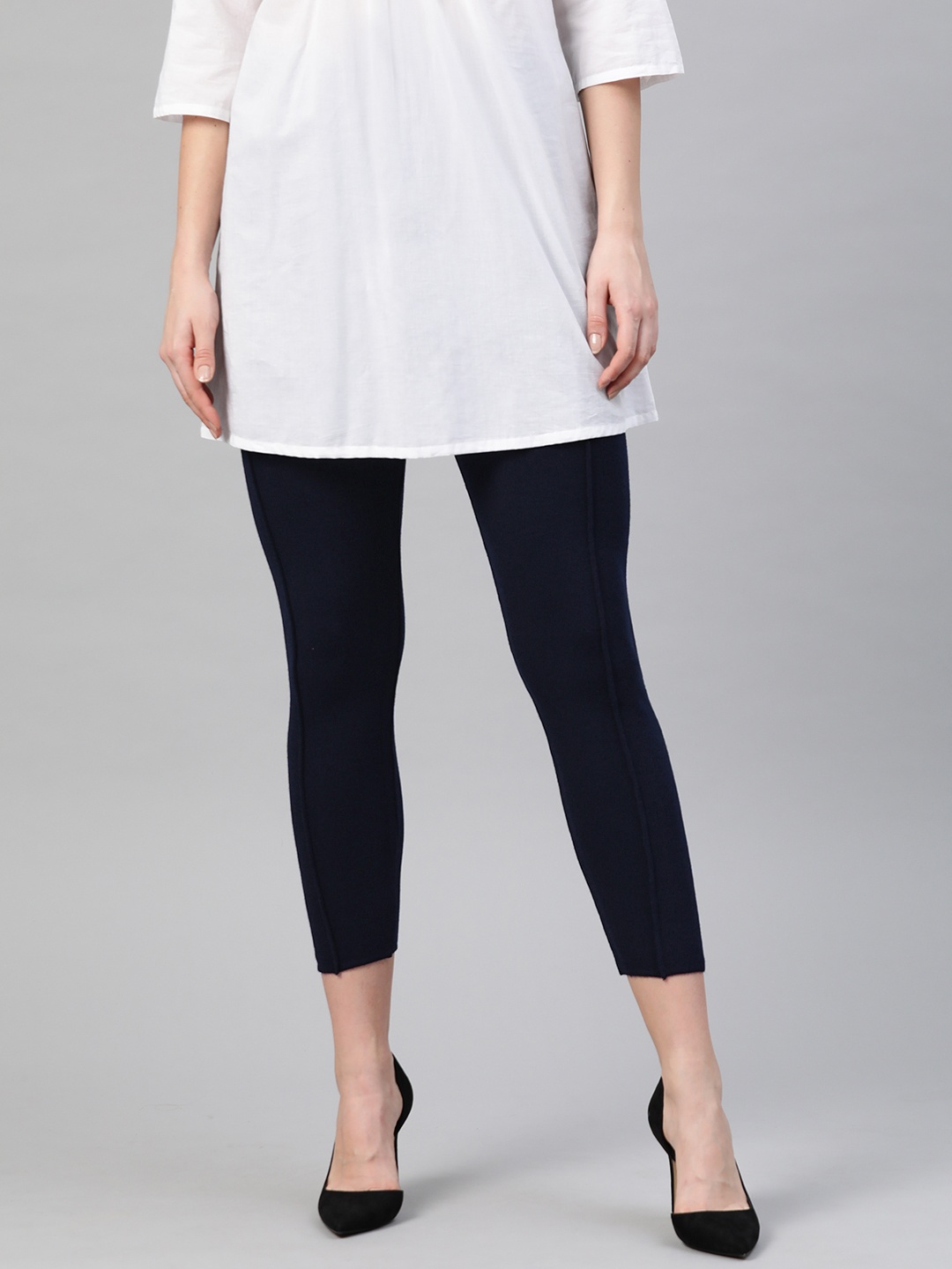 

W Women Navy Blue Solid Knitted Cropped Ankle-Length Winter Leggings