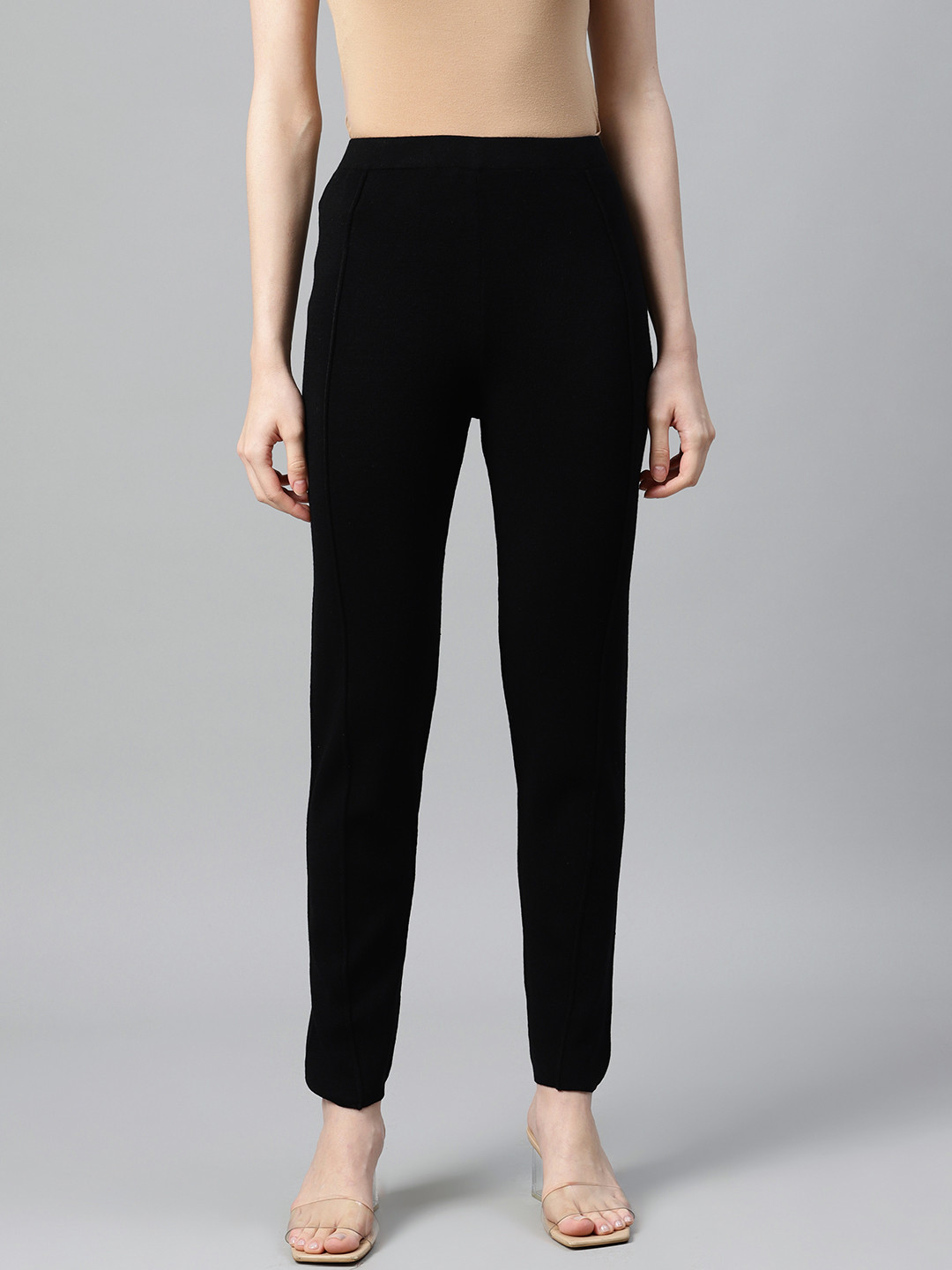 

W Women Black Solid Ankle-Length Winter Leggings