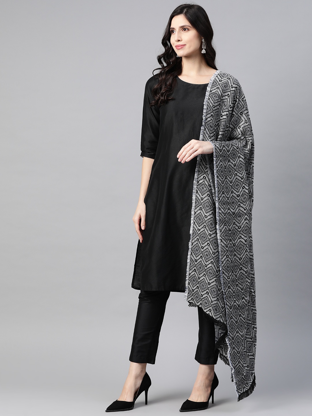 

W Women Black & White Geometric Woven Design Jacquard Shawl